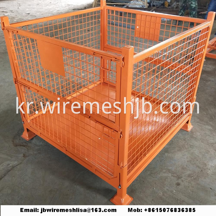 Fold storage cage